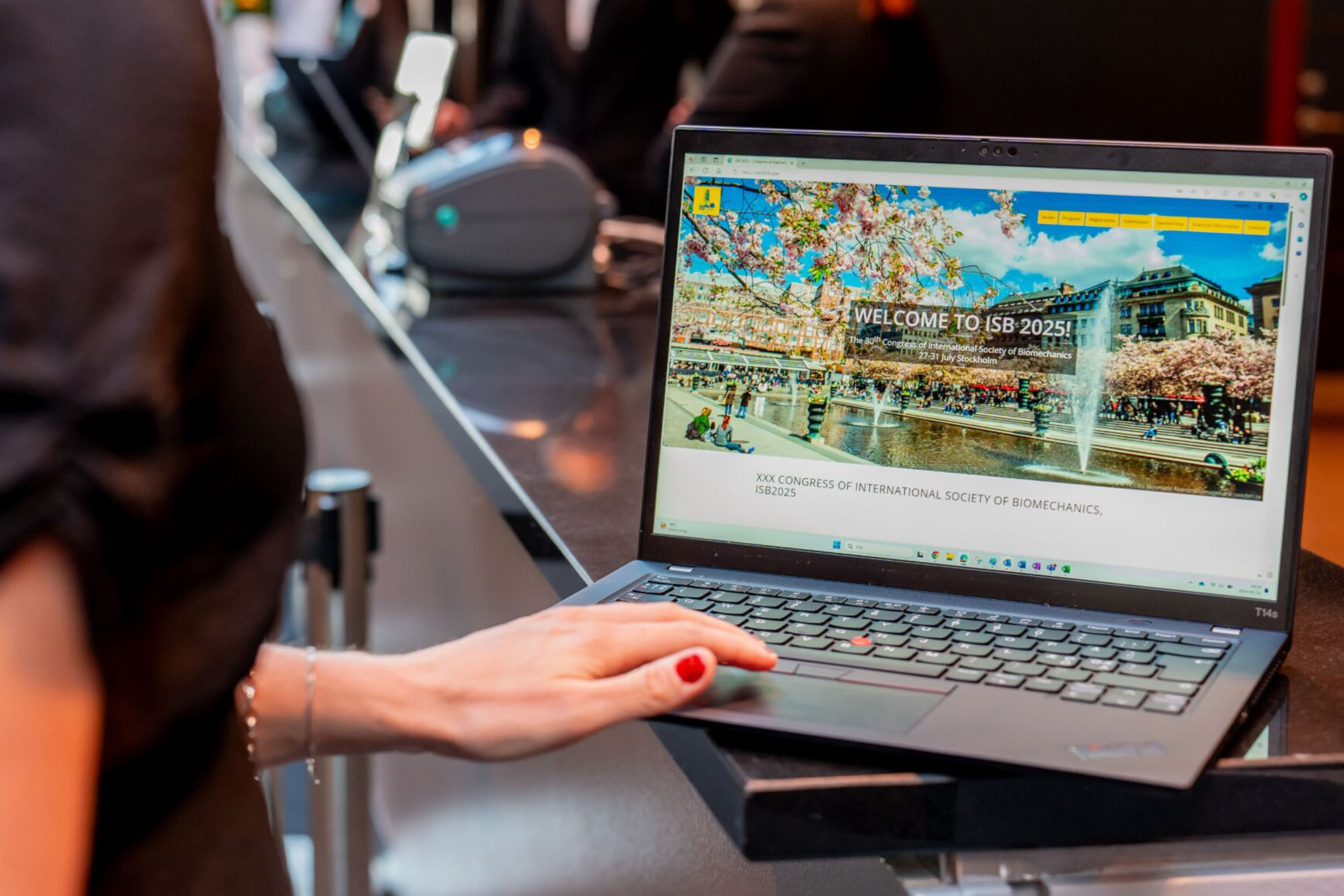 Dator som visar en hemsida för ett möte