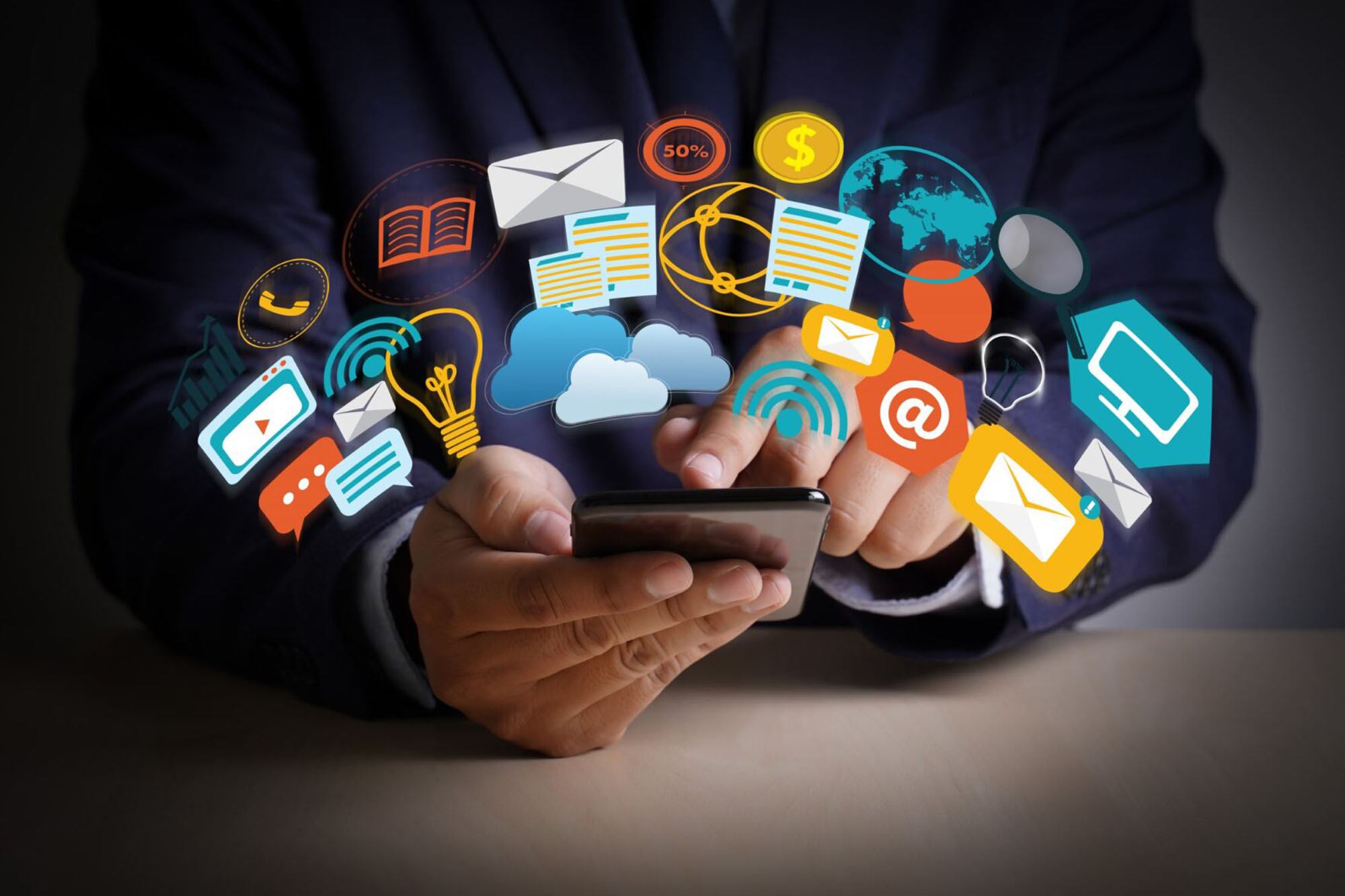 Mobiltelefon med illustrationer av olika applikationer